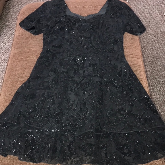 🐥Nite Kraze cocktail dress. Sparkly - Picture 3 of 7